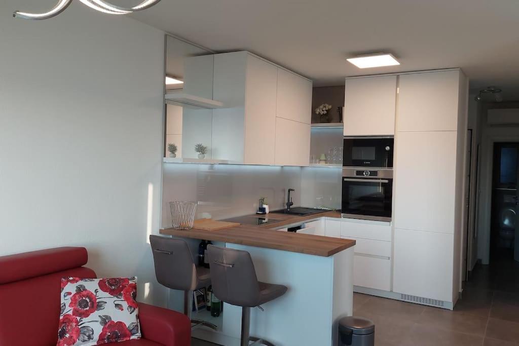 Apartment Vista Oasis With Pool And Terrace トロギール エクステリア 写真