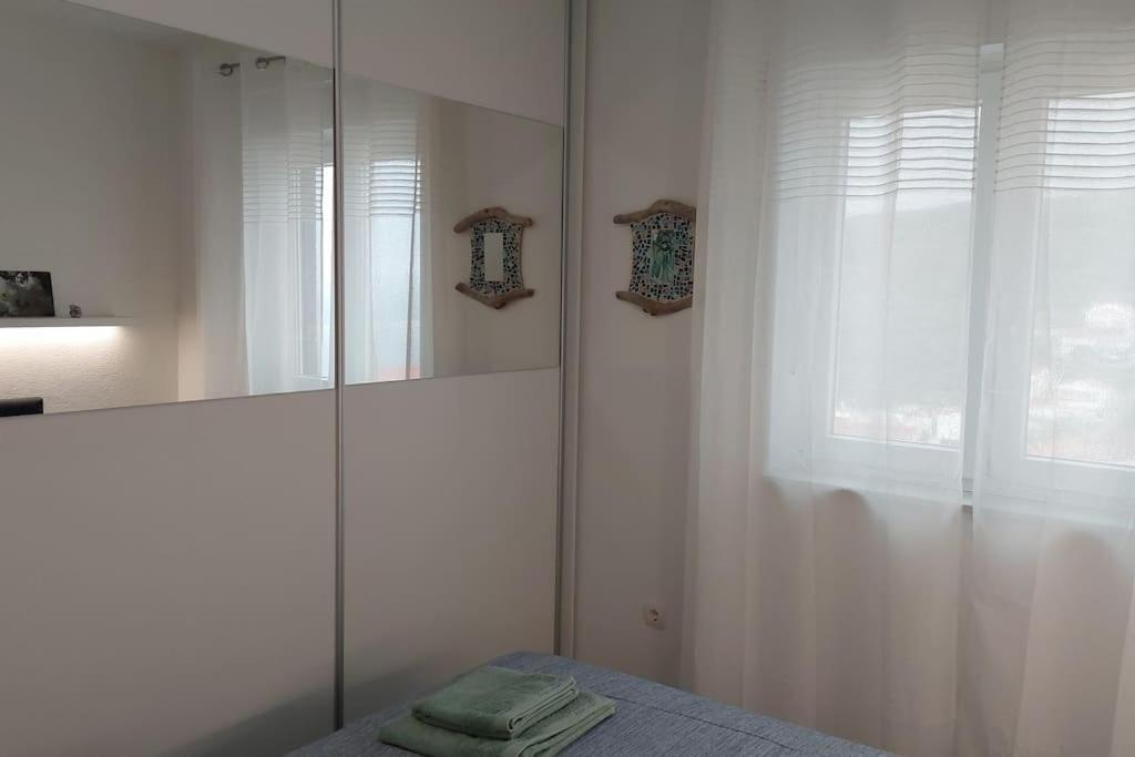 Apartment Vista Oasis With Pool And Terrace トロギール エクステリア 写真
